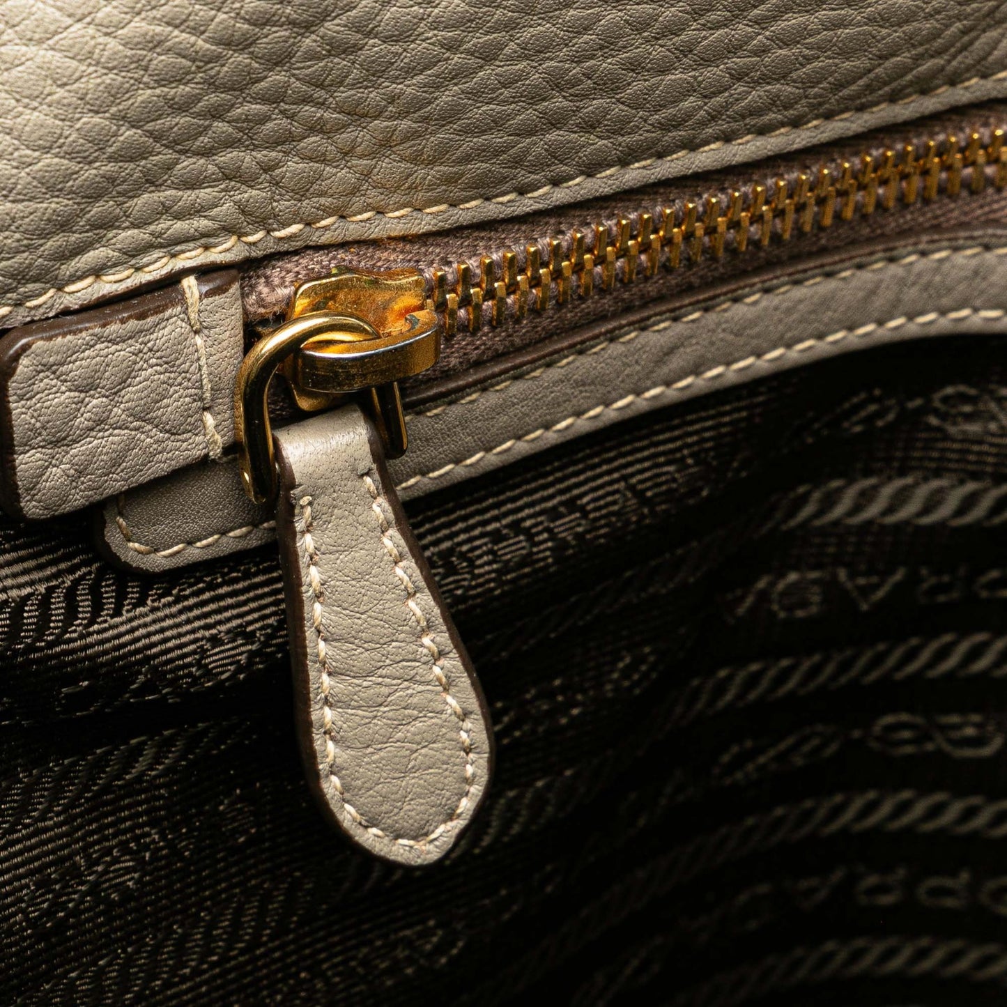 Prada Tote Vitello Daino con Zip