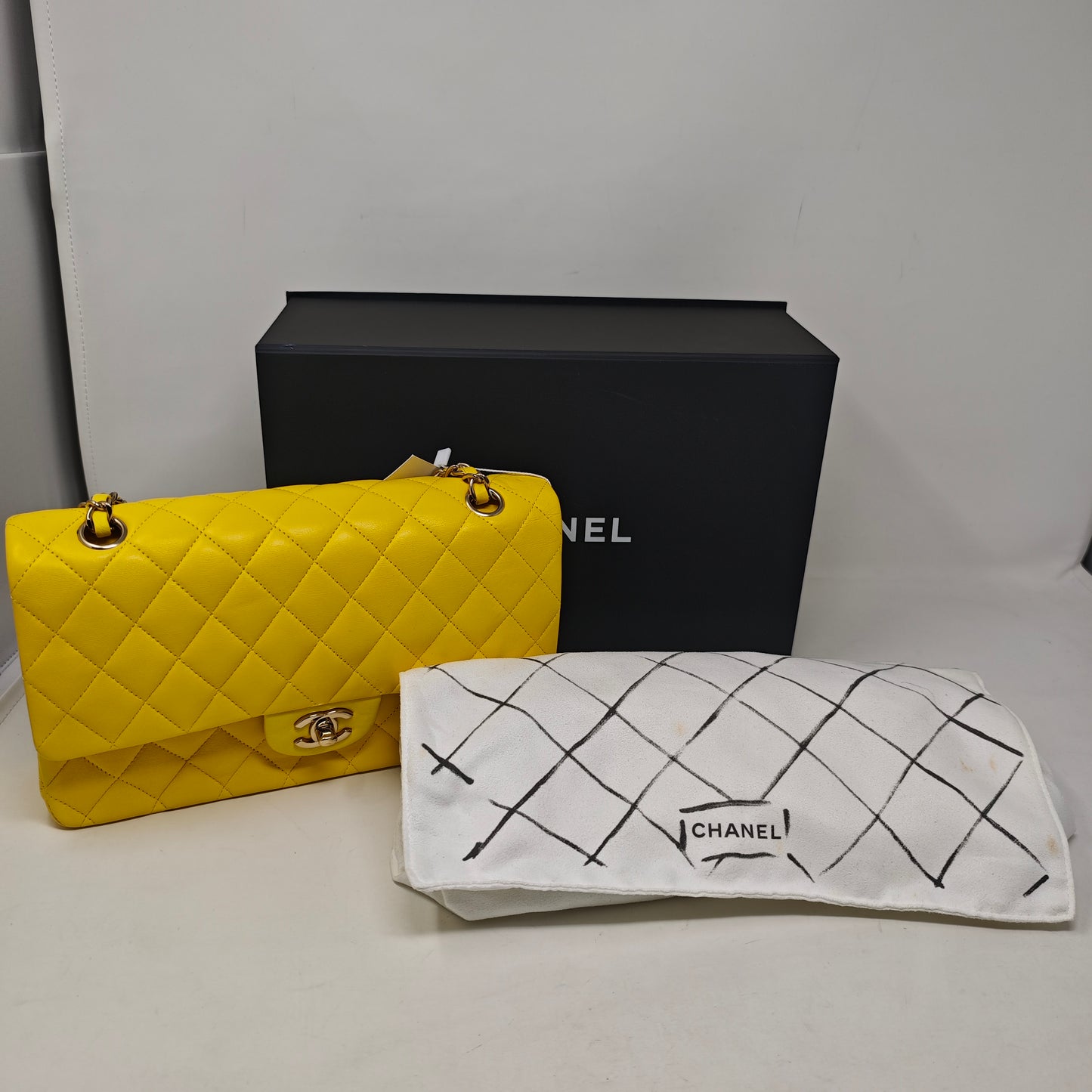 CHANEL MEDIUM CLASSIC LAMBSKIN DOUBLE FLAP