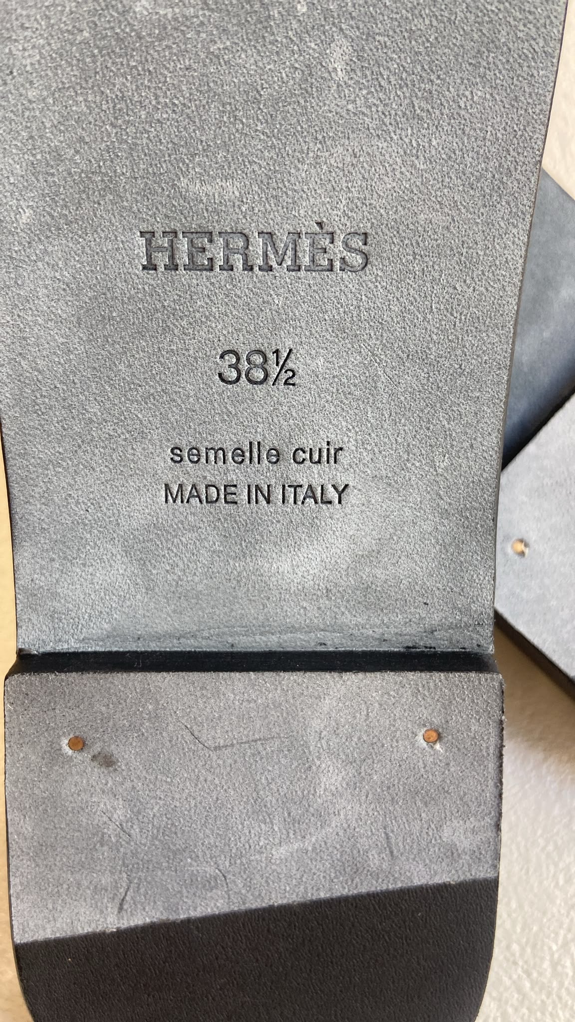 Hermes Oran Nere 38.5