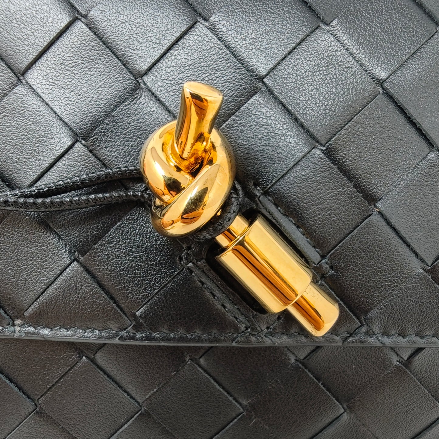 Bottega Veneta Andiamo Clutch con Catema