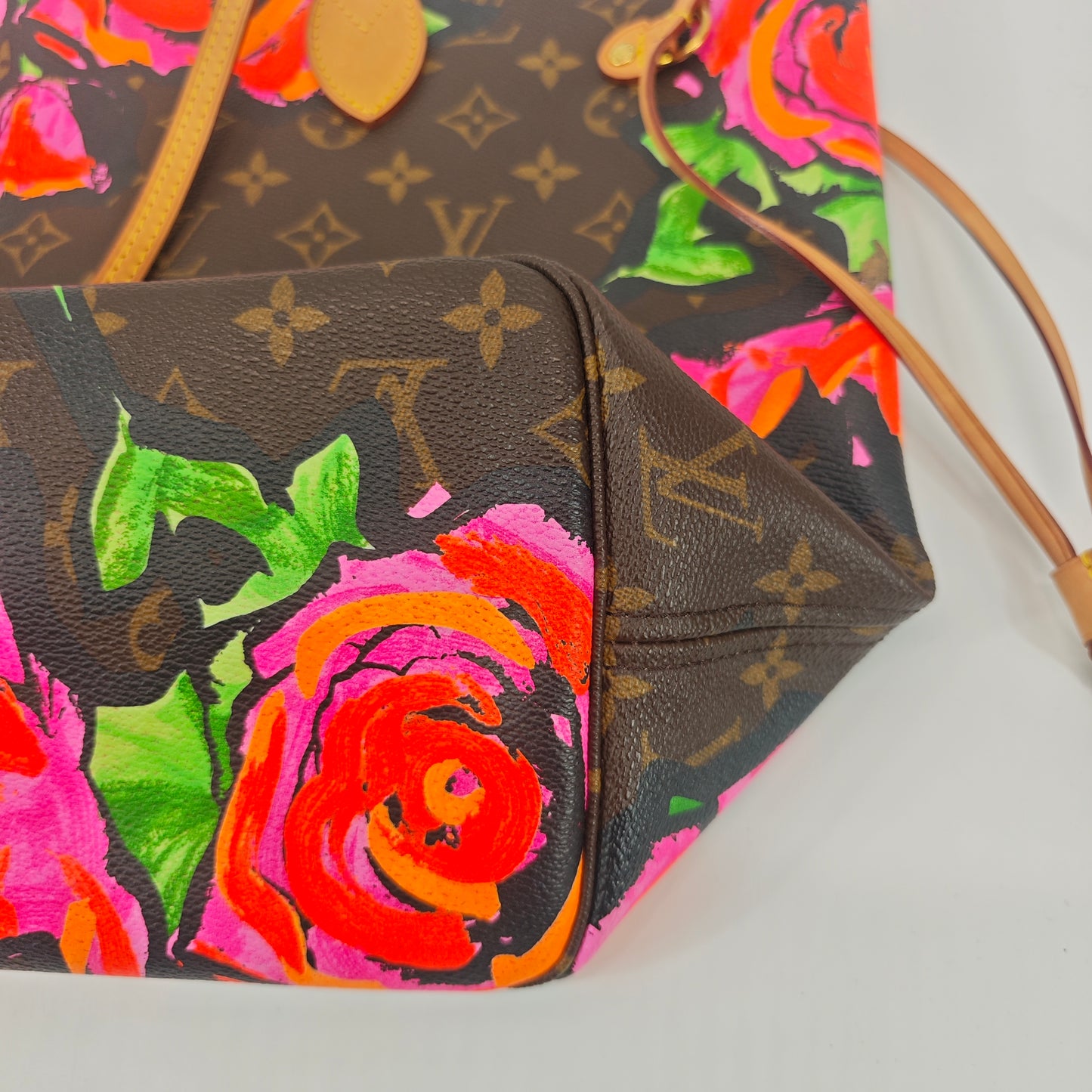 Louis Vuitton Neverfull Roses MM