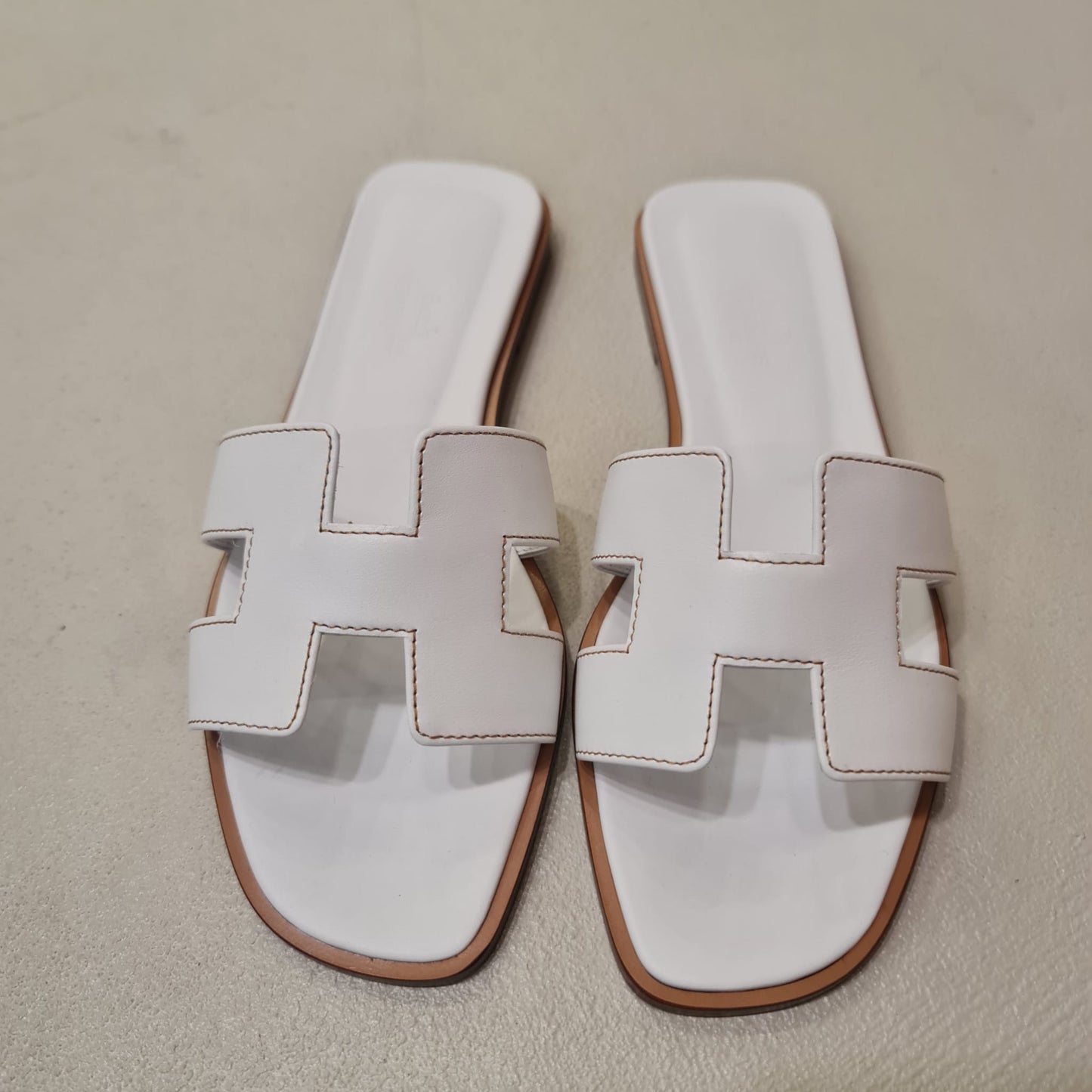 Hermes Oran 36.5 White