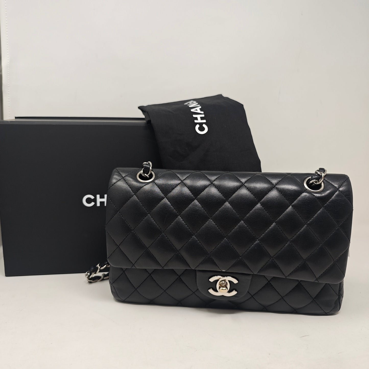 CHANEL CLASSIC MEDIUM LAMBSKIN DOUBLE FLAP