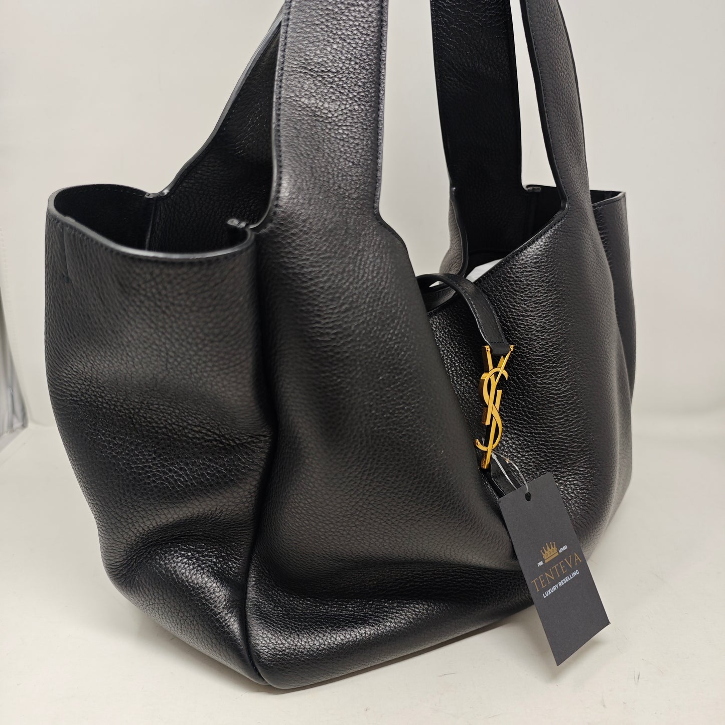 Saint Laurent le 5 a 7 Bea